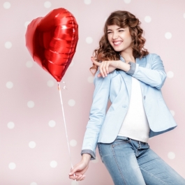 1 Herzluftballon in Rot mit Helium zum Valentinstag