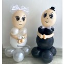 Brautpaar aus kleinen Luftballons