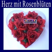 Hochzeitsdeko-Herz mit Rosenblüten