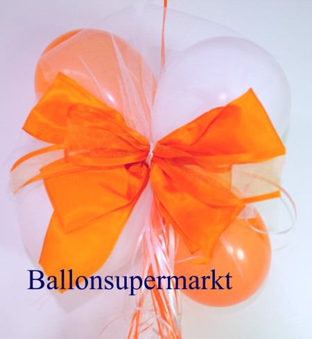 Dekoration-aus-Luftballons-zu-Hochzeit-Liebe-in-Farben-Weiss-Orange