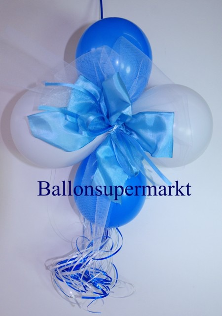 Dekoration-aus-Luftballons-zu-Hochzeit-Liebe-in-Farben-Weiss-Hellblau