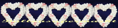 Hochzeit-Dekoration-Herz-aus-Luftballons-Farbe-Weiss-Zierschleifen