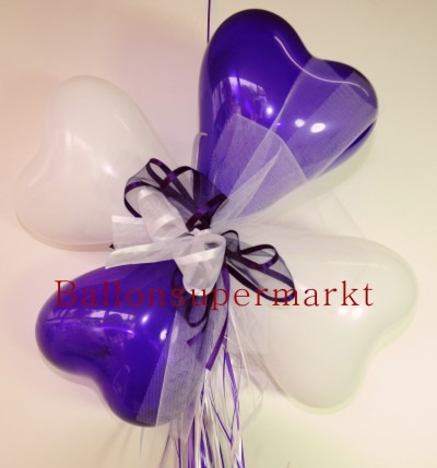 Ballondekoration-Herzballons-mit-Ringelband-und-Zierschleife-in-Violett-Weiss