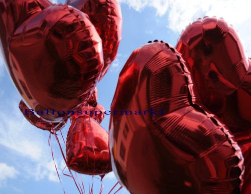 Rote-Herzluftballons-aus-Folie