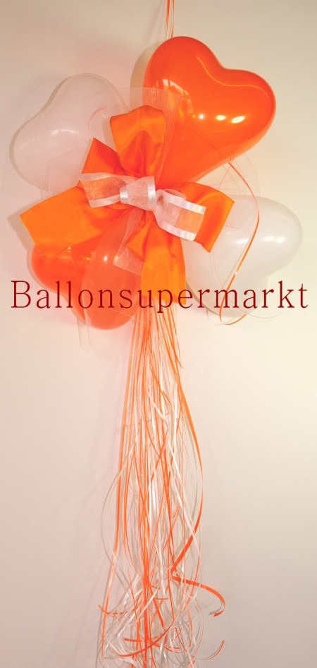 Dekoration-aus-Herzluftballons-mit-Zierschleife-Farben-Weiss-Orange