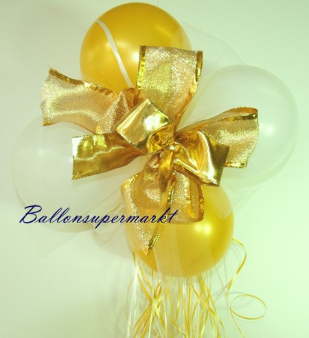 Dekoration-aus-Luftballons-zu-Hochzeit-Liebe-in-Farben-Weiss-Gold