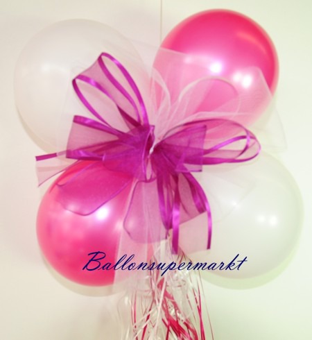 Dekoration-aus-Luftballons-zu-Hochzeit-Liebe-in-Farben-Weiss-Fuchsia
