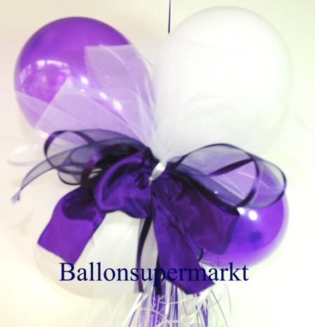 Dekoration-aus-Luftballons-zu-Hochzeit-Liebe-in-Farben-Weiss-Blau
