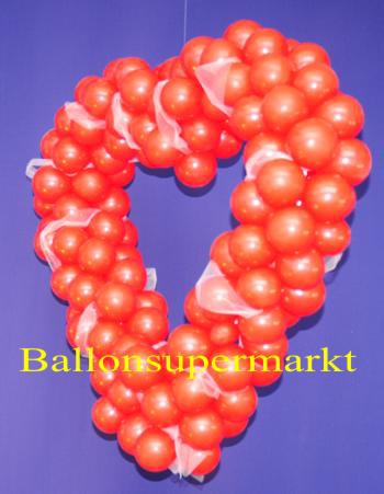 Hochzeitsdekoration-Rotes-Herz-aus-Ballons