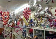 Luftballons und Tischdekoration im Ballonsupermarkt